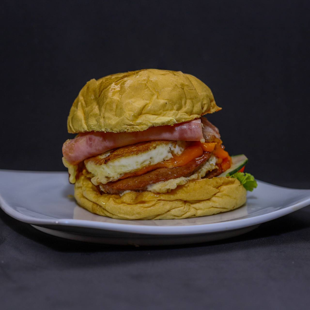 Hambúrguer com ovo do Cachorrão Burguer no Anjo da Guarda